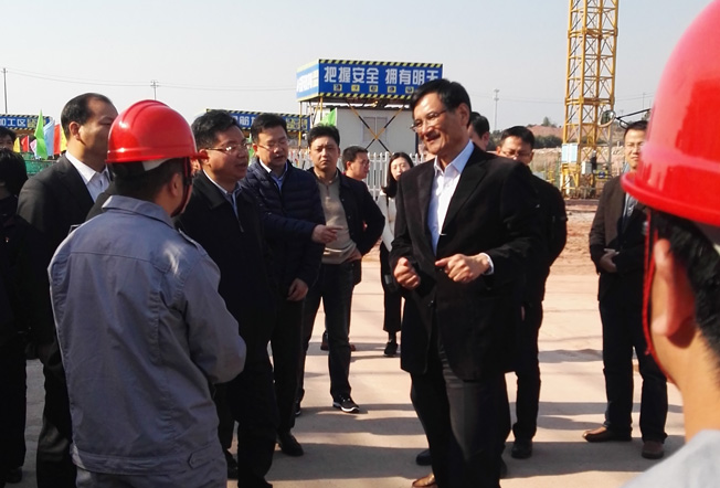 浙江副省長一行參觀山美承建的金華建筑垃圾資源化項(xiàng)目現(xiàn)場(chǎng)