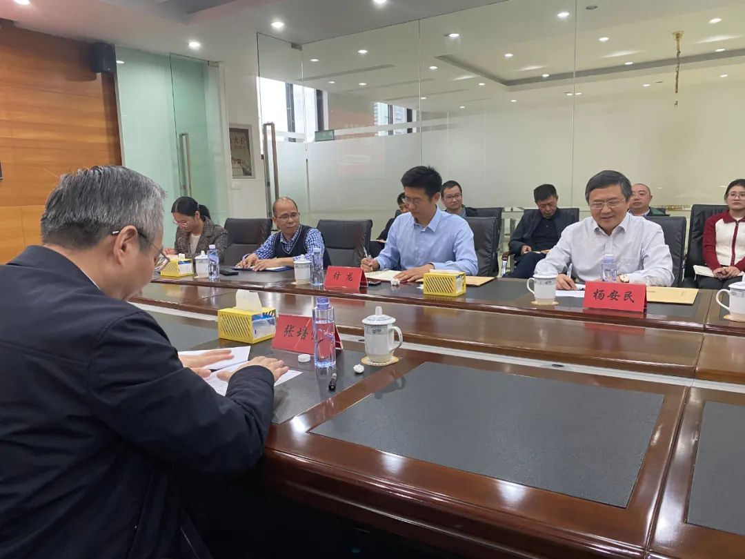 奉賢區(qū)人大常委會黨組書記、主任張培榮一行蒞臨上海山美股份開展“優(yōu)環(huán)境、穩(wěn)經(jīng)濟”大走訪大調(diào)研